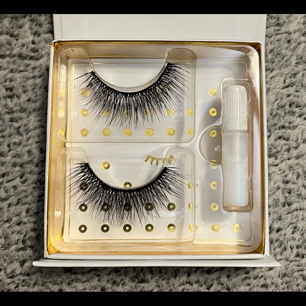 NIB Battington Lashes - Harlow 3D Silk Lashes